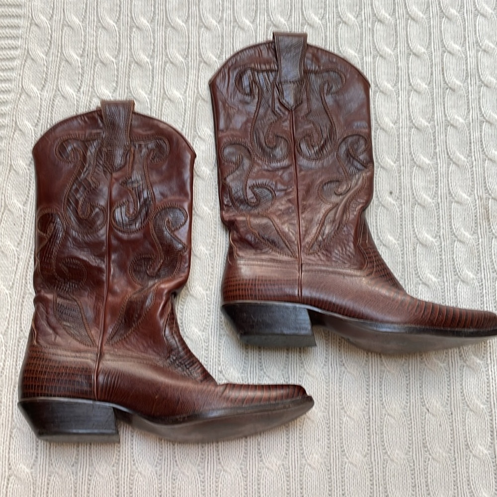 Nine West Sz 7 two toned brown leather western boots. Leather upper Manmade sole